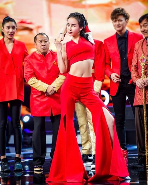 Điêu đứng vì những cô giáo yoga xinh đẹp và dẻo như bún